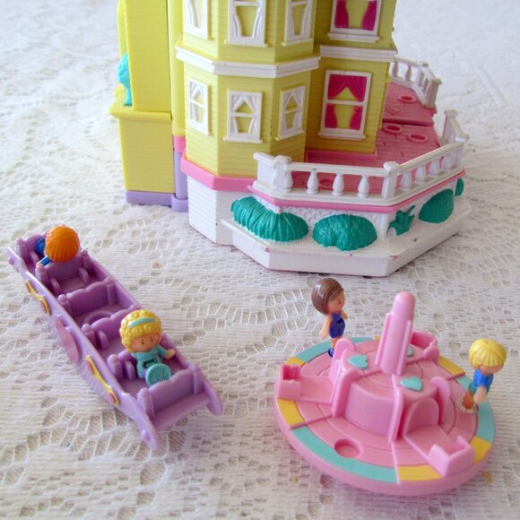 VINTAGE POLLY POCKET CLUBHOUSE MANSION + MERRY-GO-ROUND; OPENS UP VERY WIDE! EUC - Picture 4 of 16